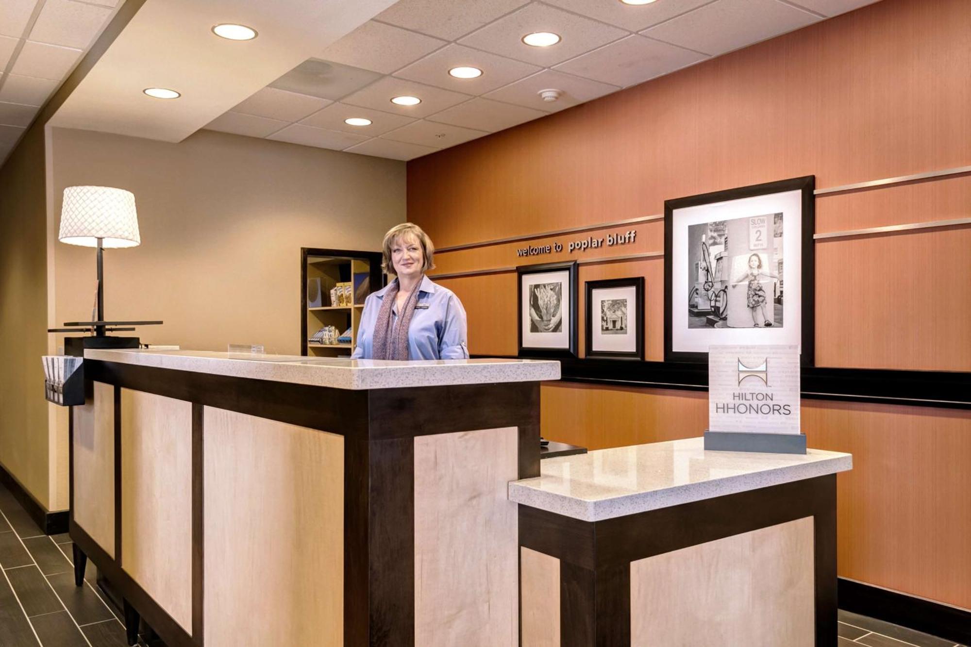 Hampton Inn Поплар Блафф Экстерьер фото